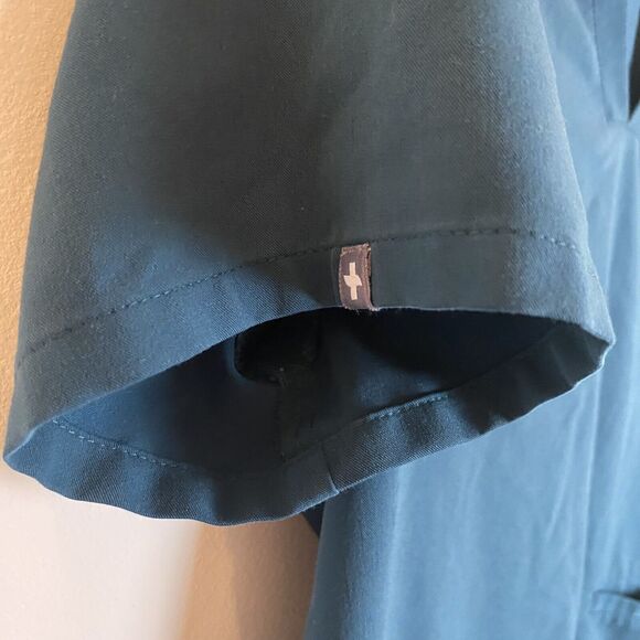 Figs Technical Catrina Scrub Top Shirt Womens Med Torquise Pocket V-Neck Stretch - Picture 4 of 8